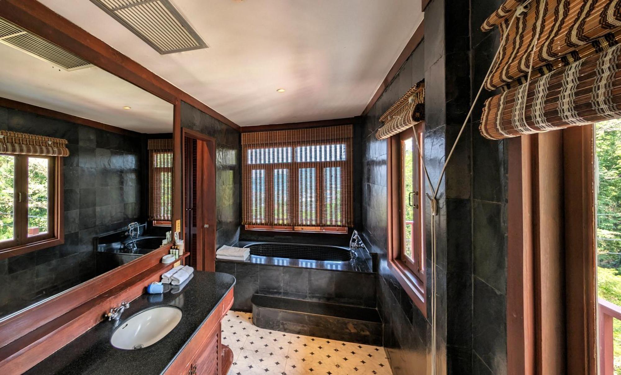 Nakawanna Villa Phuket ภายนอก รูปภาพ