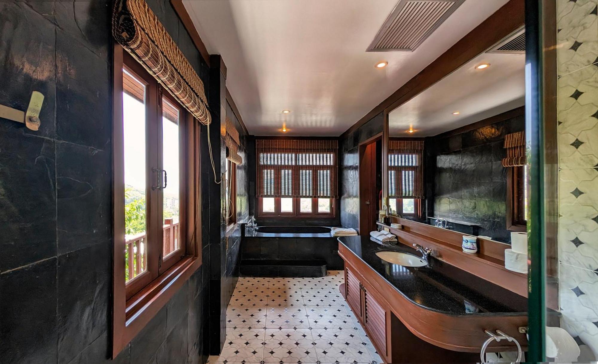 Nakawanna Villa Phuket ภายนอก รูปภาพ